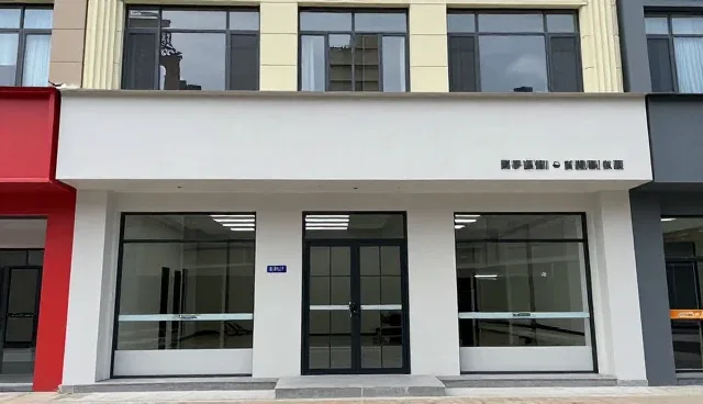 金属吊顶材料在不同环境下的性能表现与技术升级方向